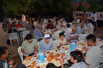 Saatc Orucunu enger Kynde Vatandalarla At