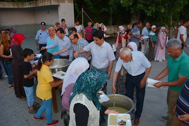 Seydikemerde Bin 500 Kii ftarn Birlikte At