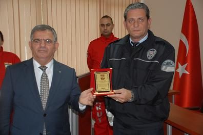 Yarallar Kurtarmaya alan Grevlilere Plaket 