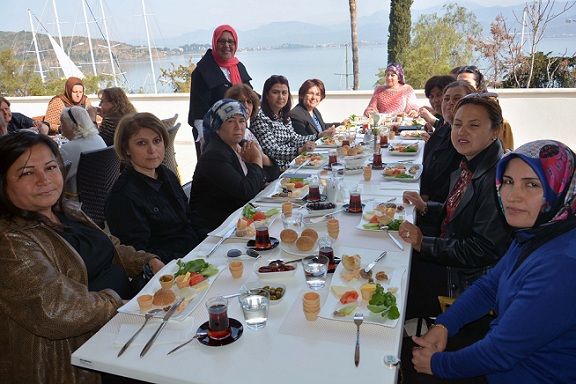 DPli Bayanlar Seim Zaferini Kahvaltda Kutlad