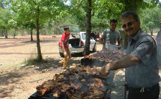 Sanlar Grup alanlar in Piknik Dzenledi